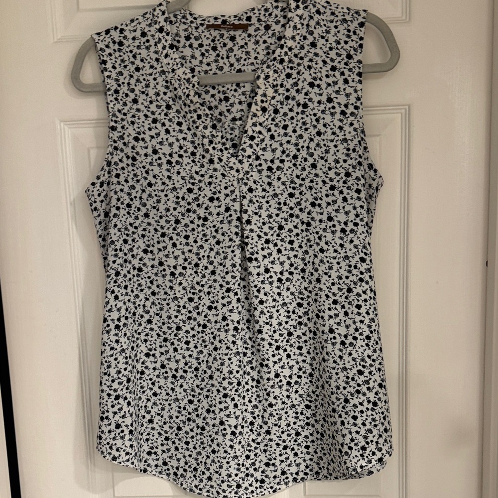 Elegant Floral Sleeveless Blouse - Black and White